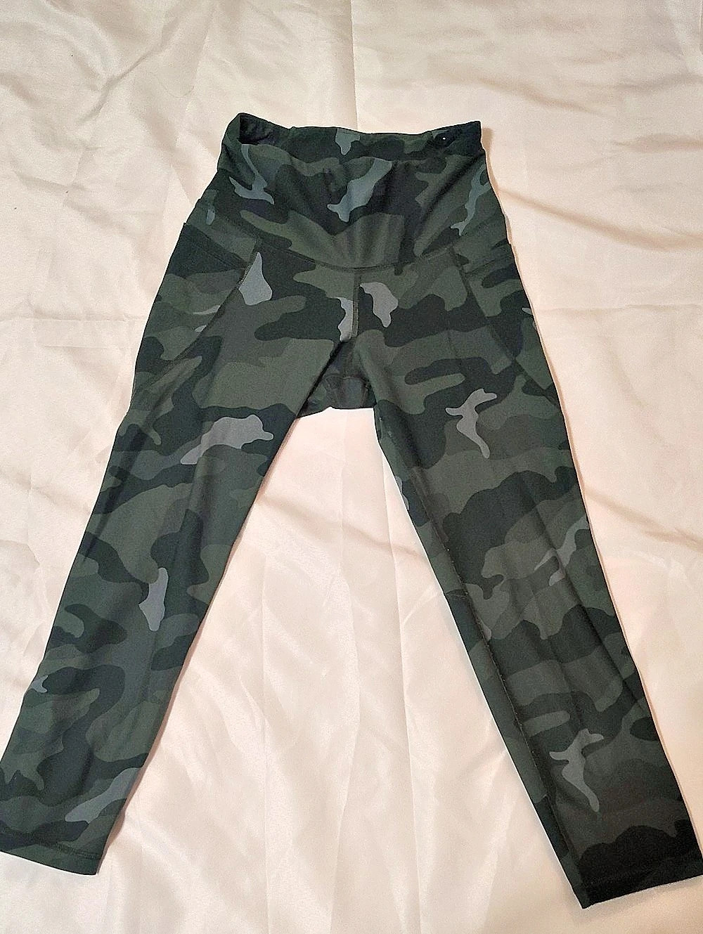 Old Navy Elevate Legging Camo Leggings in Green & Black Size Small Like New